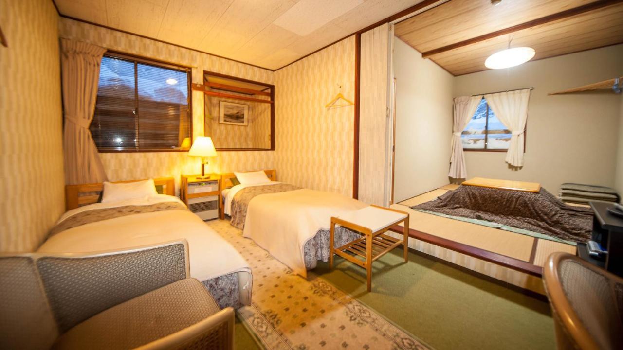 Country Inn Canadian House Myoko Exteriör bild